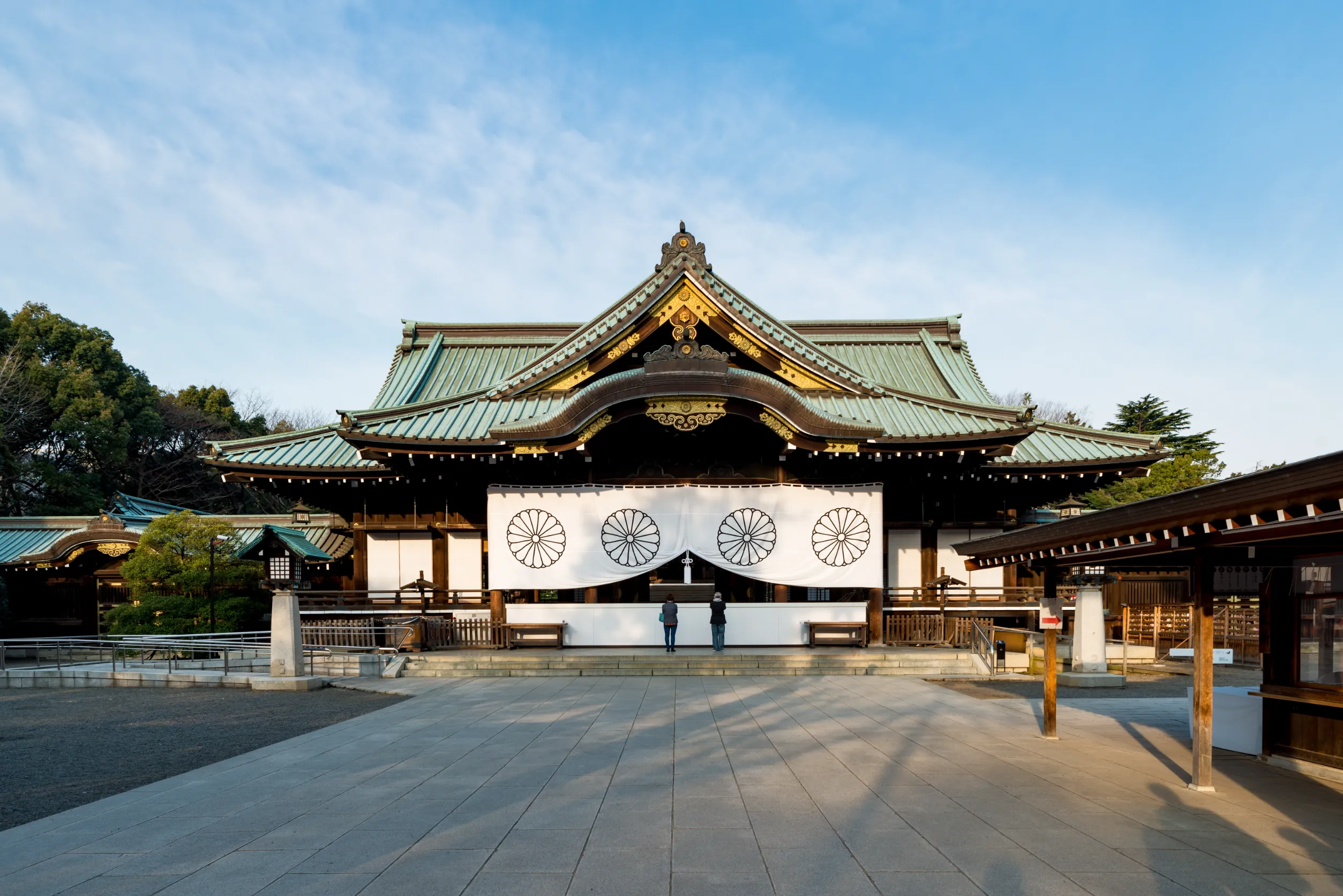 japanese people praying at yasukuni shrine in tokyo japan