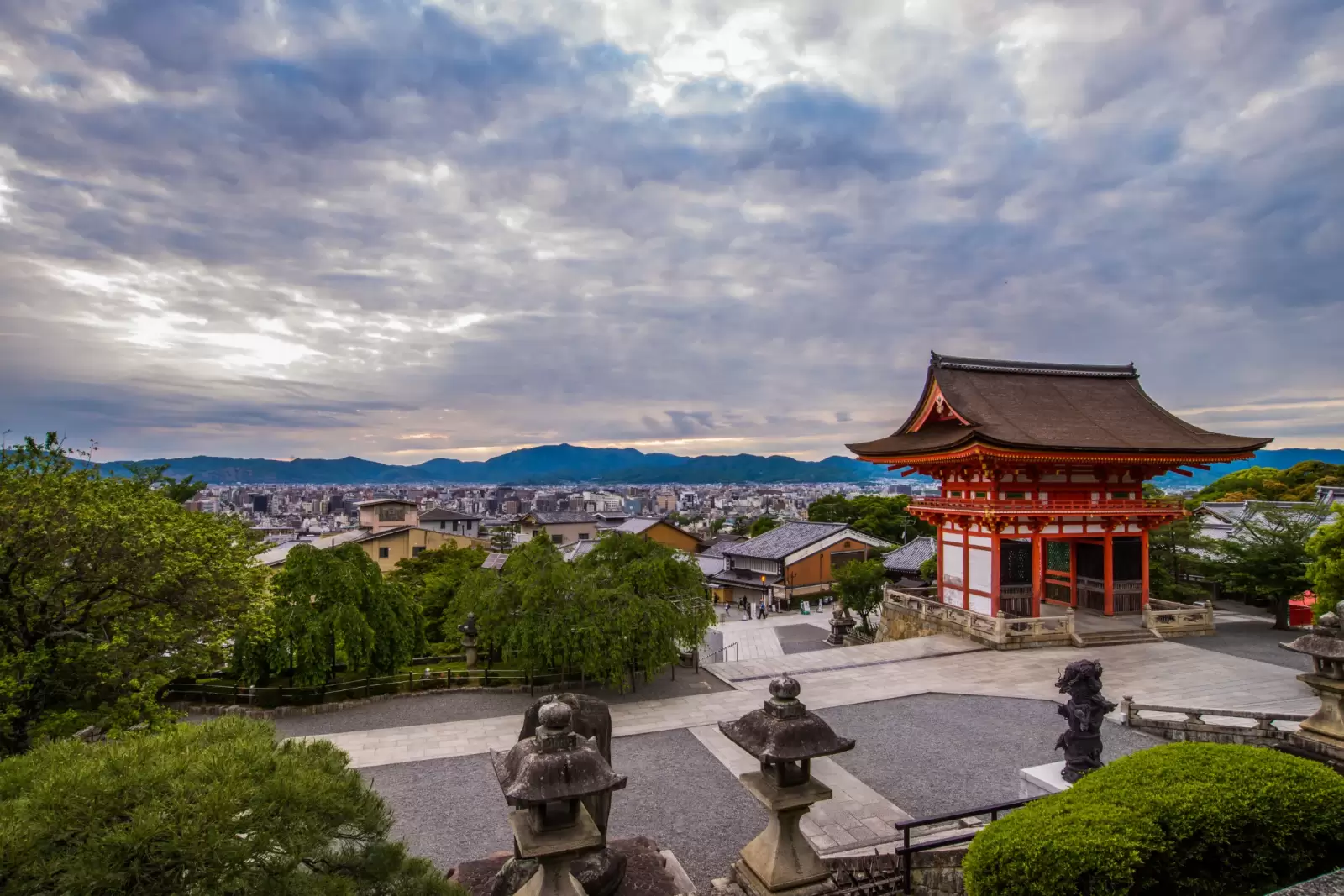 kiyomitsu dera temple kyoto japan