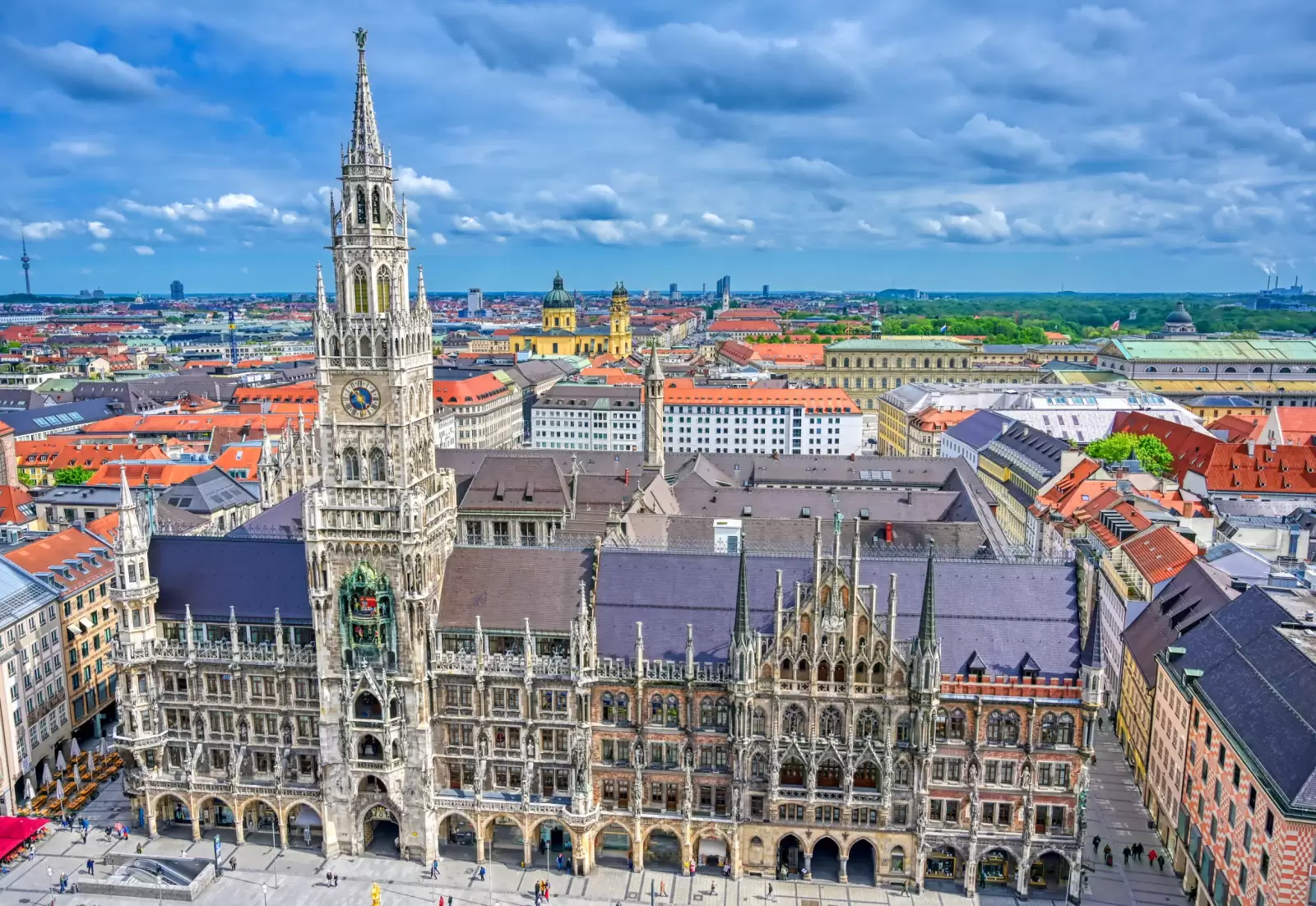 new town hall located in the marienplatz in munich germany