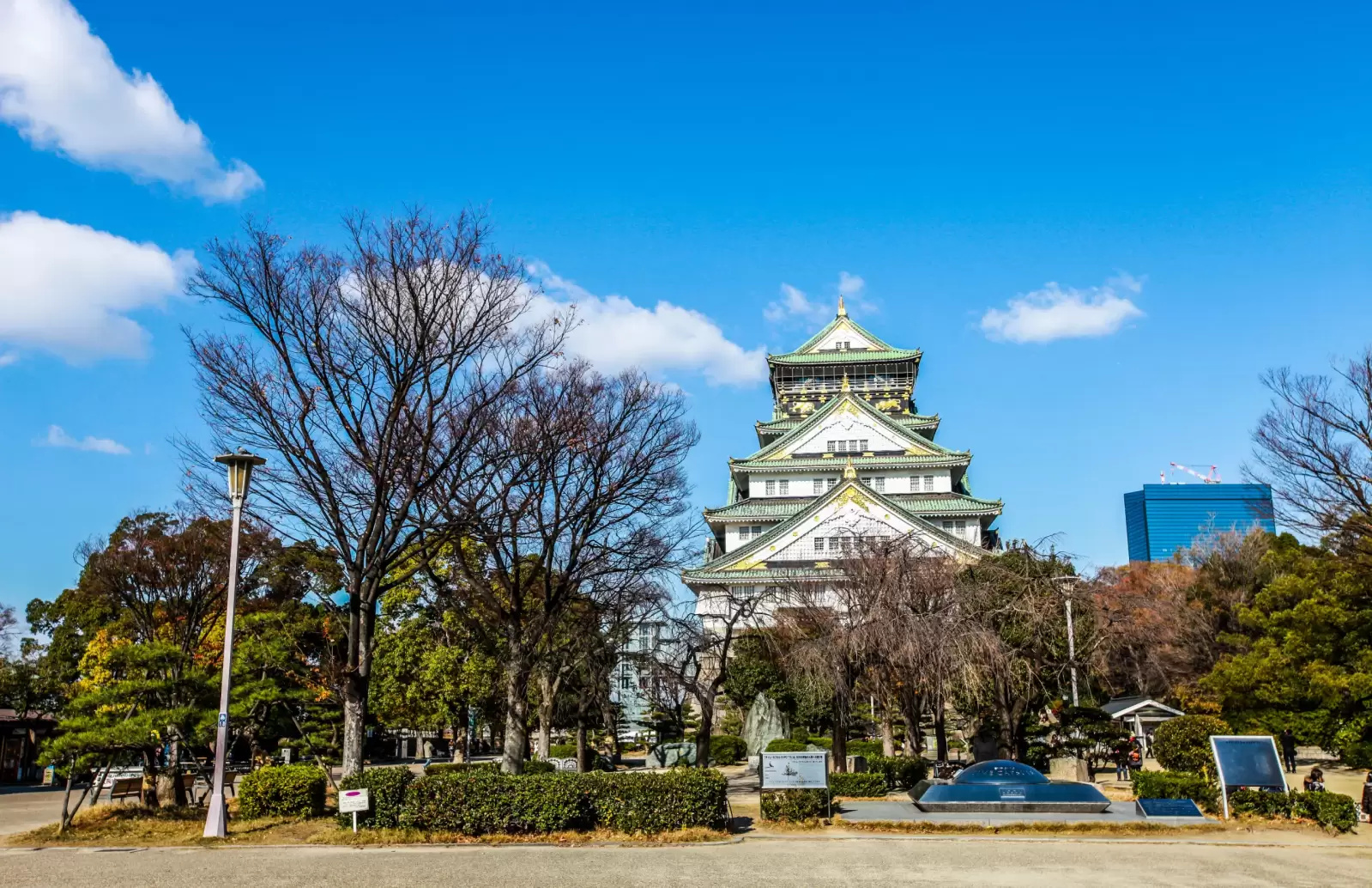 osaka castle in osaka japan