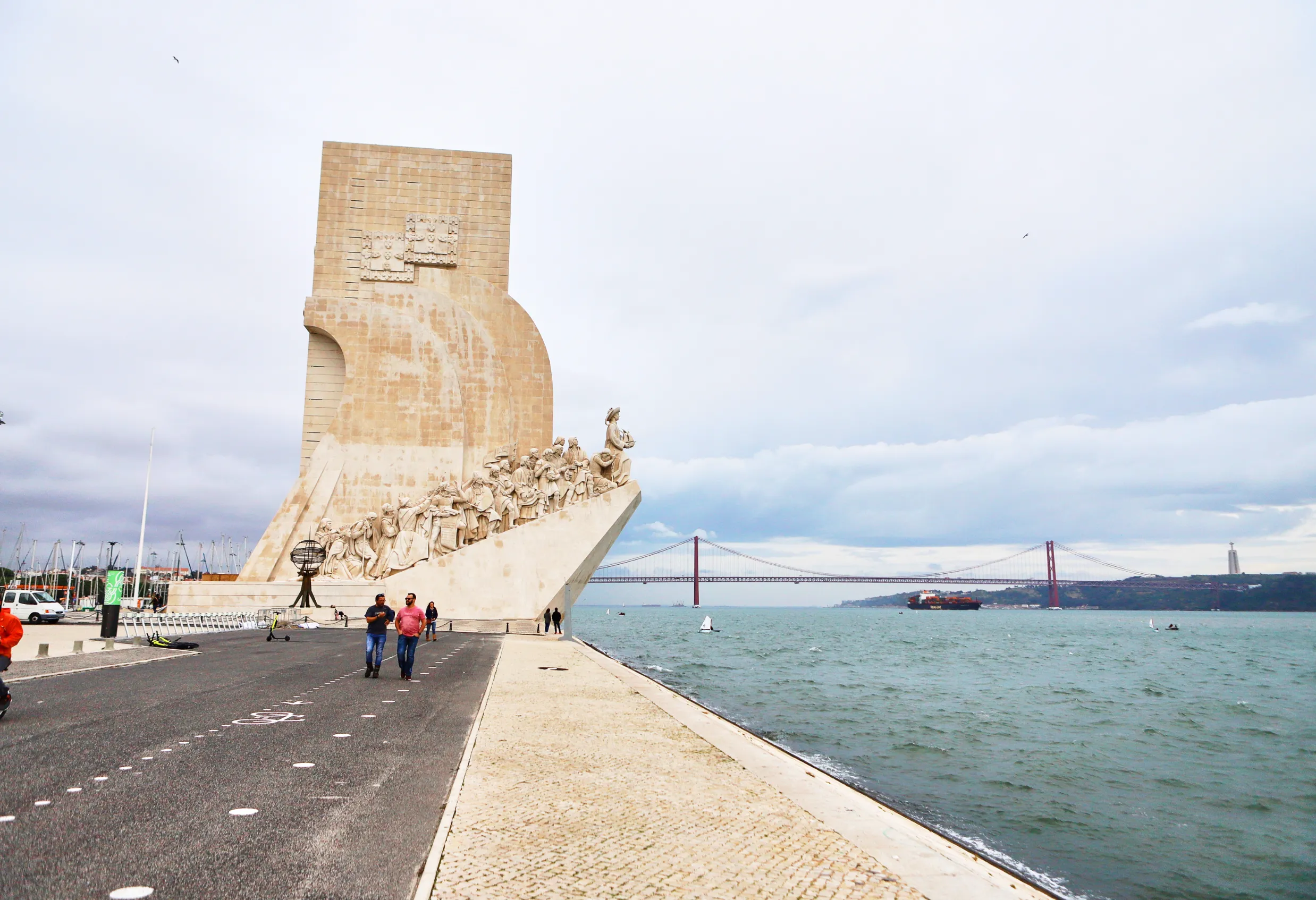 padrao dos descobrimentos monument to the discoveries on bank