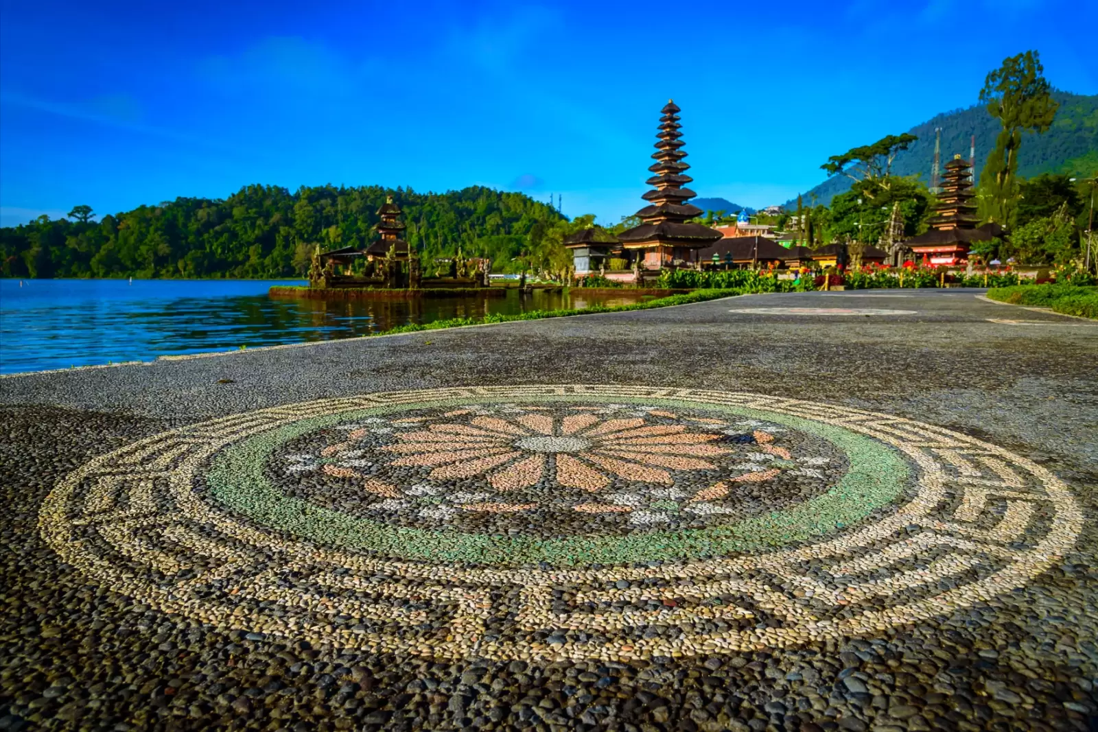 pura ulun danu bratan hindu temple bali indonesia