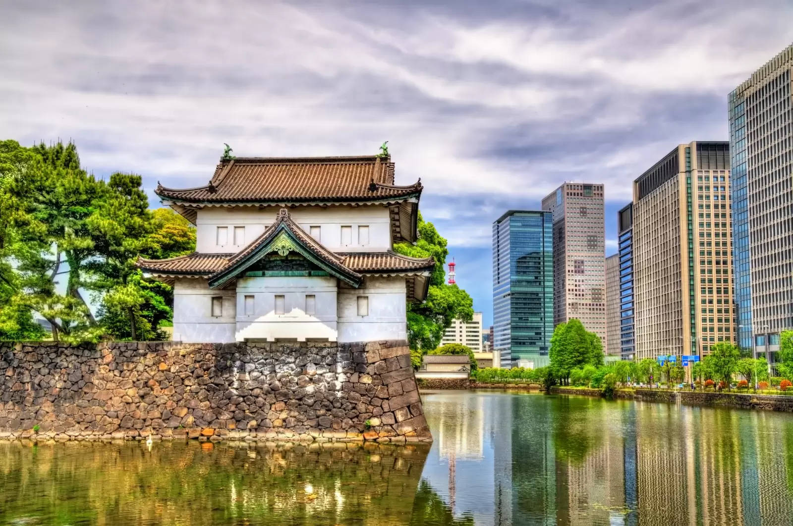 tatsumi yagura a defense tower at the imperial palace tokyo