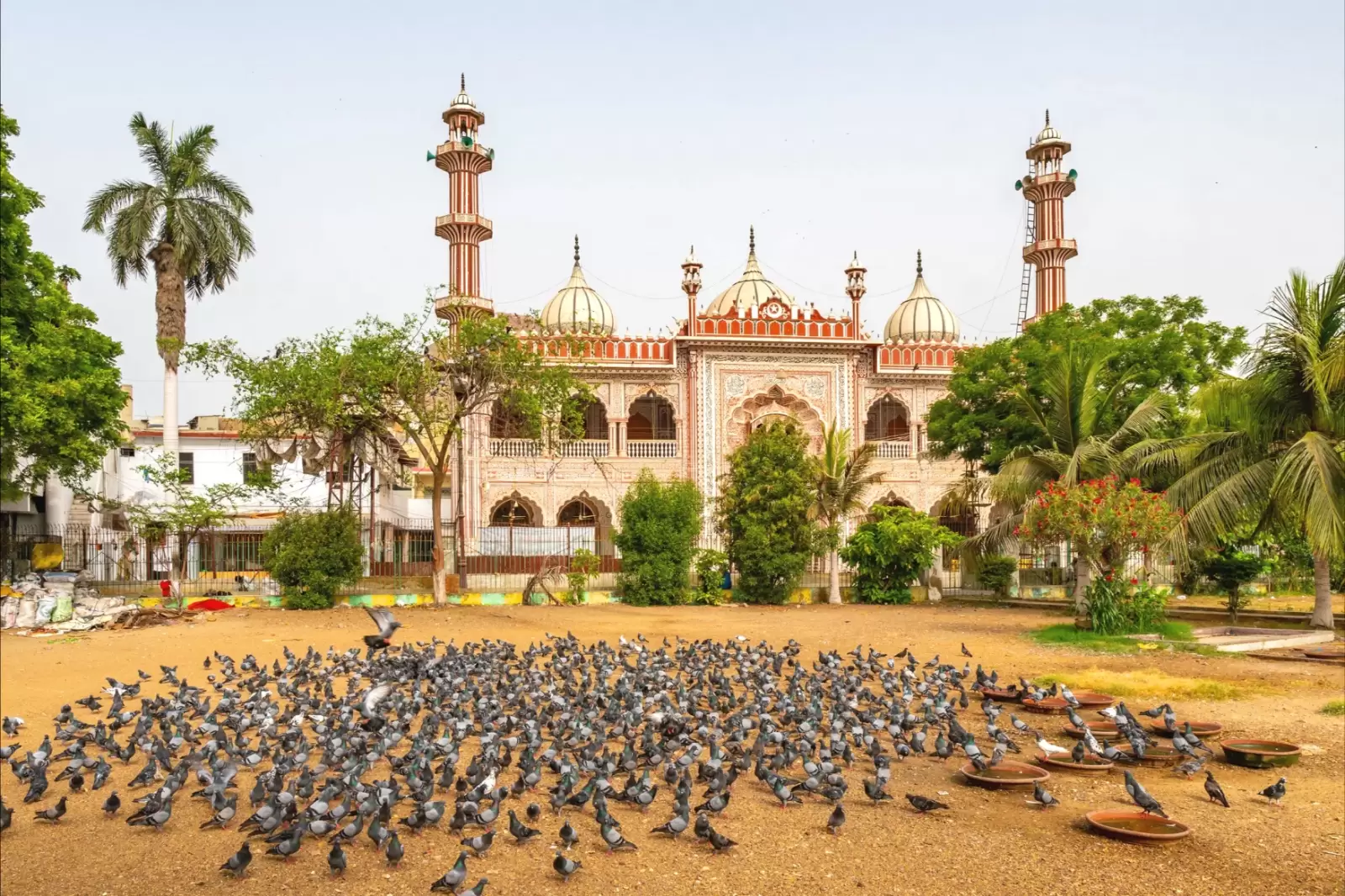 the masjid aram bagh mosque in karachi pakistan