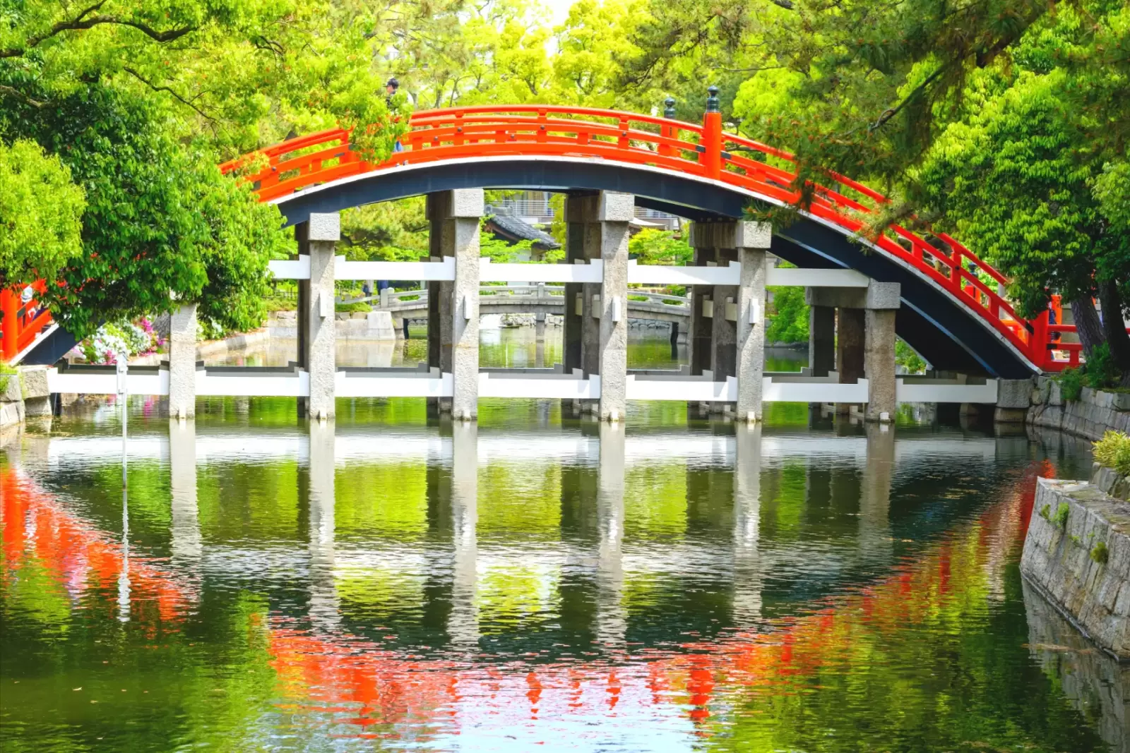 the taiko drum bridge in osaka japa
