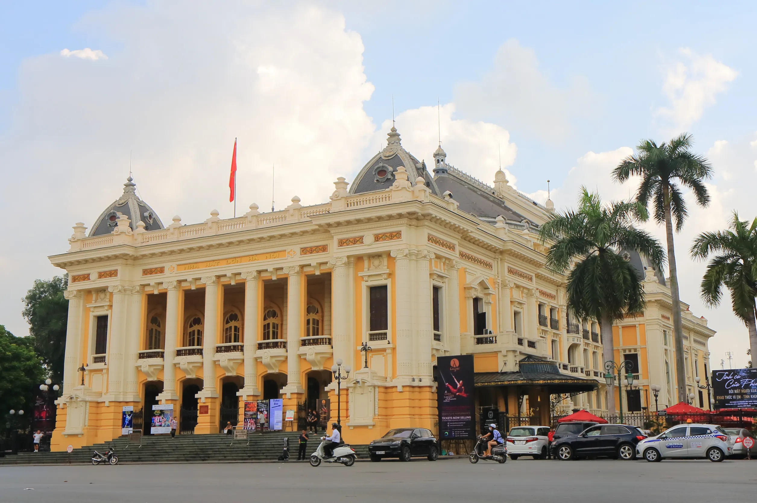 visit hanoi opera house